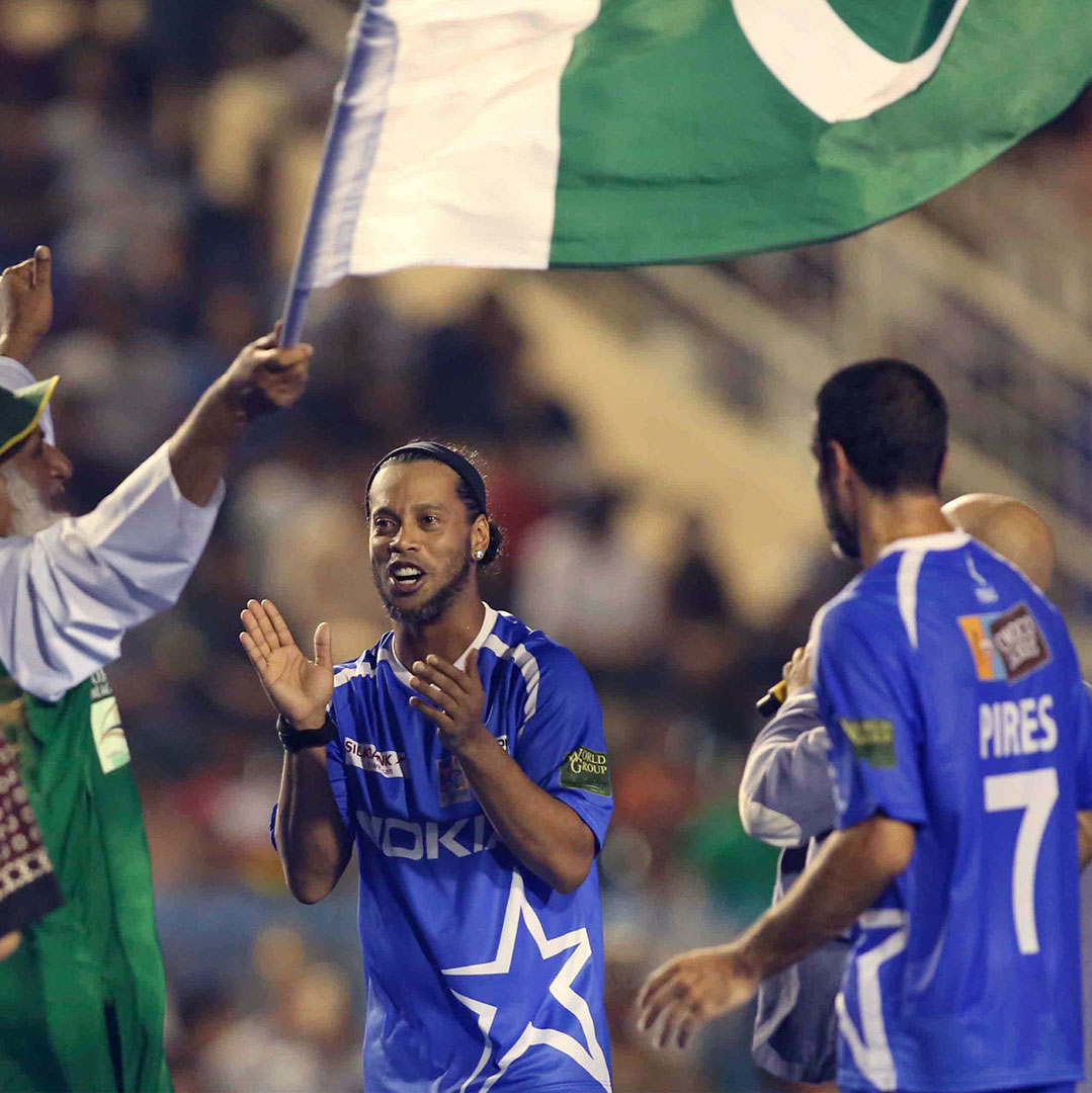 Ronaldinho & Friends